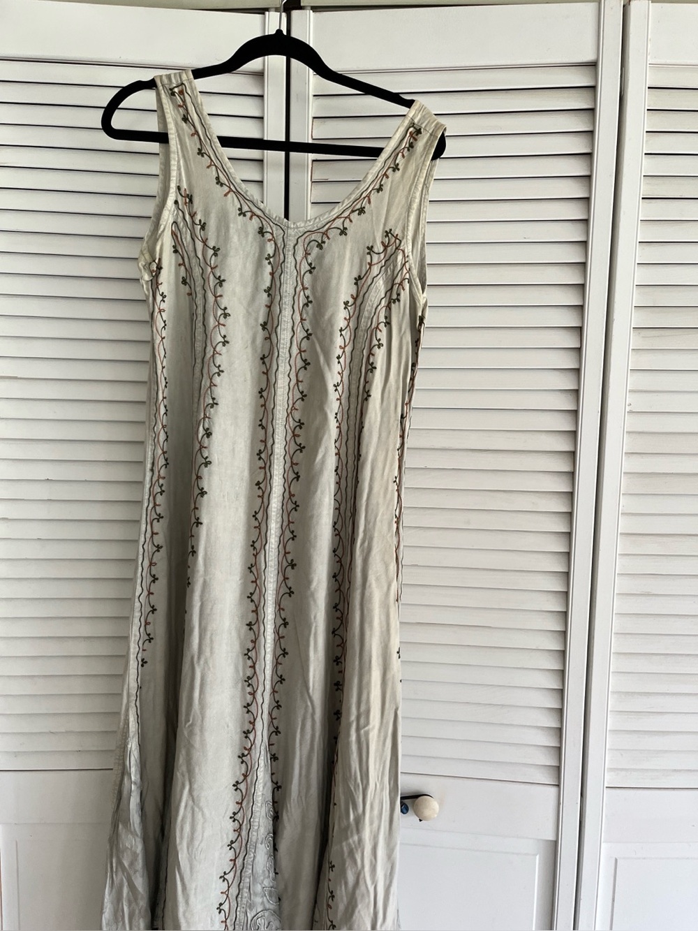 Sleeveless Cream Embroidered Maxi Dress Size L